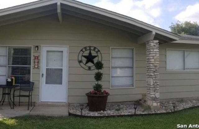 807 STONEGATE DR - 807 Stonegate Drive, Universal City, TX 78148