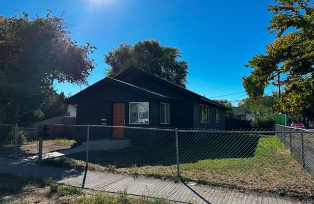 Updated home! - 2202 Garden Avenue, Klamath Falls, OR 97601