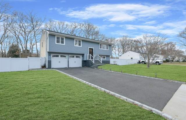 10 Shenandoah Boulevard - 10 Shenandoah Boulevard, Terryville, NY 11776