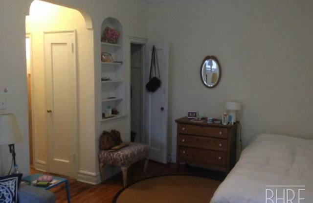 45-55 PINEAPPLE ST. Gallery 2