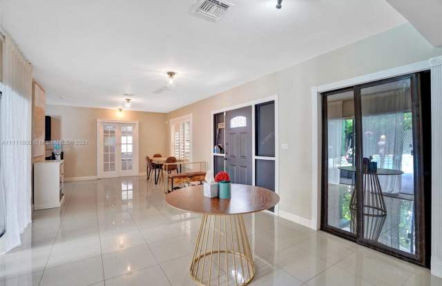 550 NE 180th Dr Gallery 2