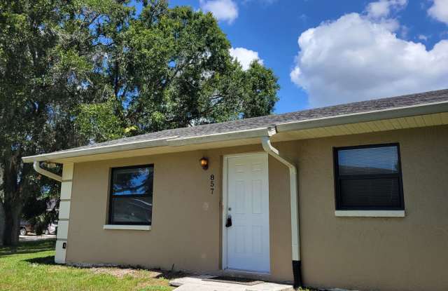 Annual unfurnished 2/1 half duplex in Sarasota - 857 Ponder Avenue, Fruitville, FL 34232