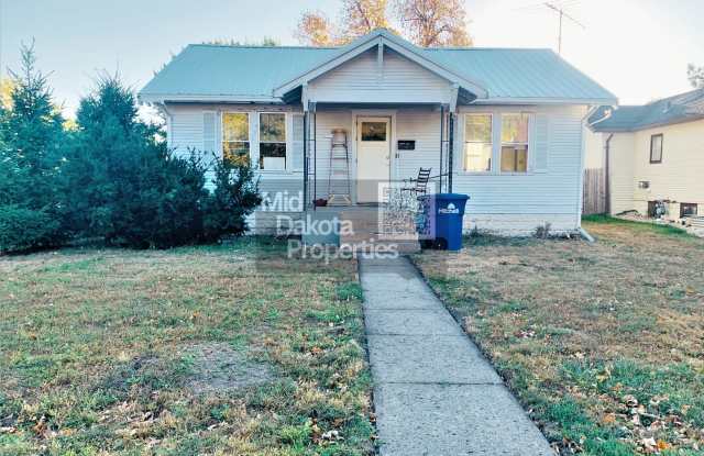 500 S Wisconsin- 2 bedroom house - 500 South Wisconsin Street, Mitchell, SD 57301