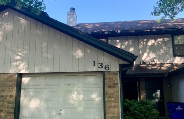 136 Southwest Oxford Place - 136 Southwest Oxford Place, Lee's Summit, MO 64063