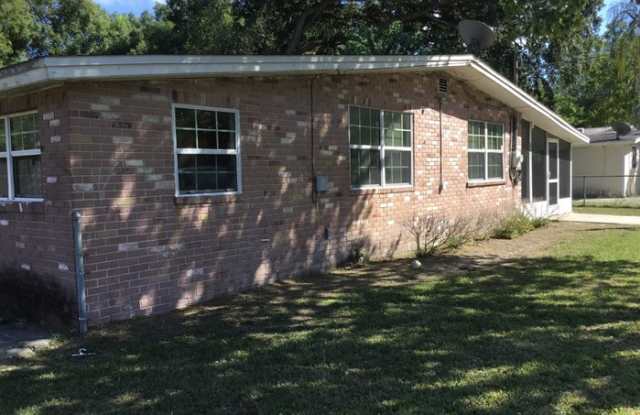 4621 Daughtry Boulevard East Gallery 2