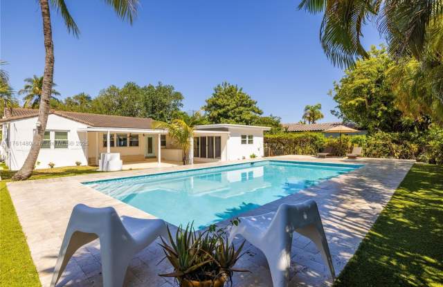 11031 NE 9 Ave - 11031 Northeast 9th Avenue, Biscayne Park, FL 33161