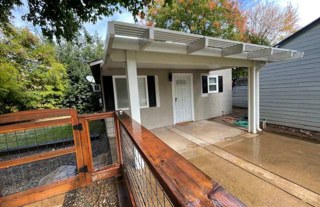 ARDEN AREA One Bedroom House with Large Yard! 2647 Pope Ave photos photos