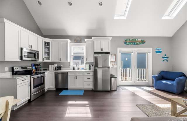 140 Bungalow Walk Gallery 4