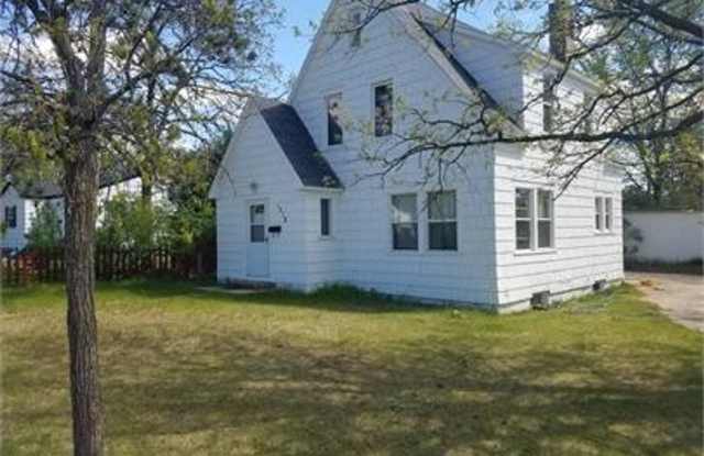 3 Bedroom House - 1516 Irvine Avenue Northwest, Bemidji, MN 56601 3 Bedroom House - 1516 Irvine Avenue Northwest, Bemidji, MN 56601