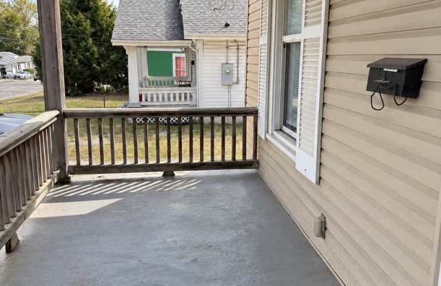 Cozy 2 Bed, 1 Bath Home For Rent! Gallery 3