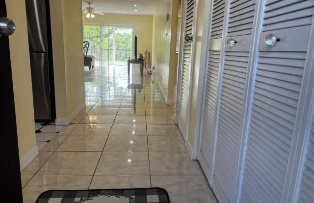 6101 N Falls Cir Drive Gallery 2