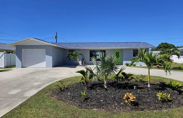 Annual Unfurnished Pet Friendly Updated 2 Bedroom 2 Bathroom Home with Fenced Yard. photos photos