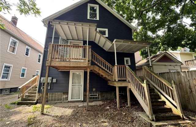 3812 Archwood Avenue Gallery 2