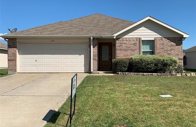 118 Sandlewood Drive - 118 Sandlewood Drive, Terrell, TX 75160