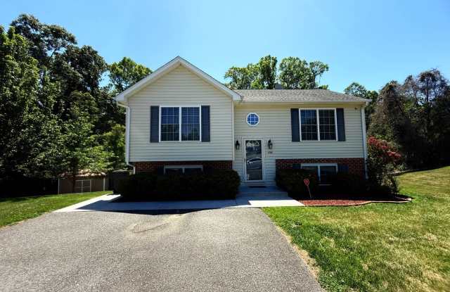 Split Foyer in New Towne Neighborhood photos photos