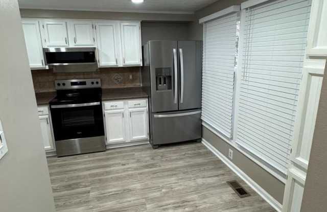 520 ELLROSE Court Gallery 4