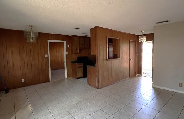 1048 Anderson Dr Gallery 4