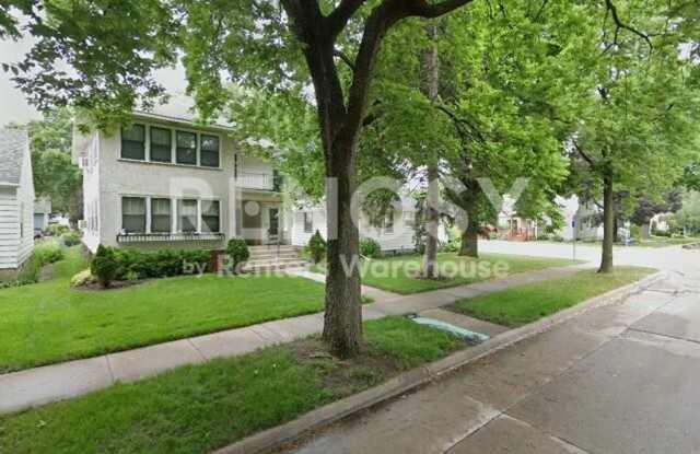 Available September 1st, 2 Bedroom 1 Bath Duplex in Minneapolis photos photos