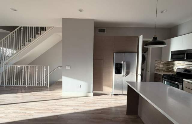 5646 Hazeltine Avenue Gallery 3