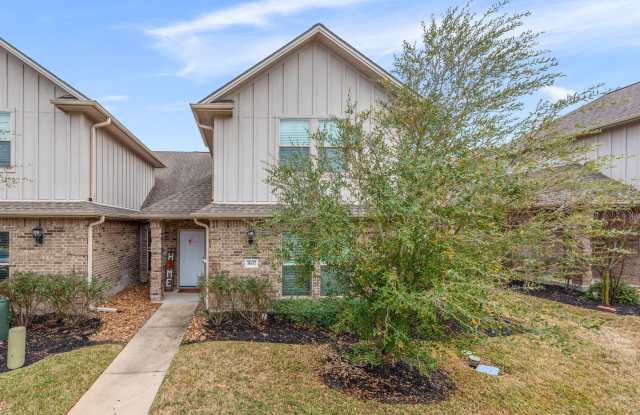 AUGUST 2026 PRE-LEASE!! 4/4 in University Heights photos photos