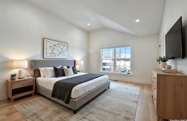 1 Manhasset Avenue Gallery 1