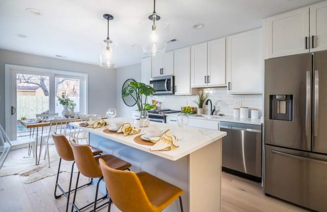 Natural-Light Stunner Near Eastern Market Riverwalk photos photos Natural-Light Stunner Near Eastern Market Riverwalk photos photos