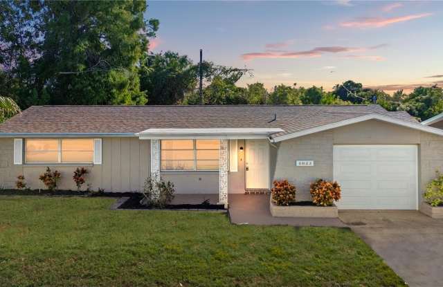 4032 WESTWOOD DRIVE - 4032 Westwood Drive, Beacon Square, FL 34691