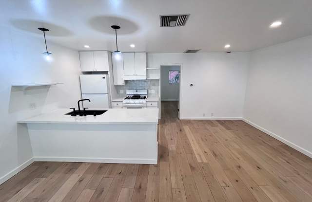 3366 Descanso Dr. photos photos