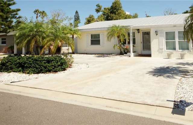 204 10TH AVENUE - 204 10th Avenue North, Indian Rocks Beach, FL 33785