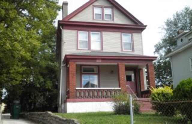 Xavier  UC Students - 2025-2026 School Year - Spacious House with Backyard and Deck! - 3648 Brooks Avenue, Cincinnati, OH 45207