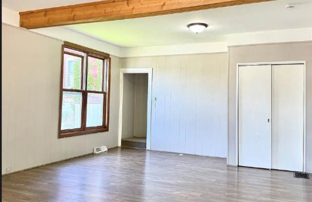 3 bedroom unit with bonus attic space photos photos