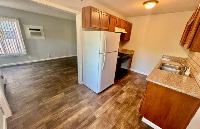 Newly Renovated 1bd/1bth Apartment Available! photos photos