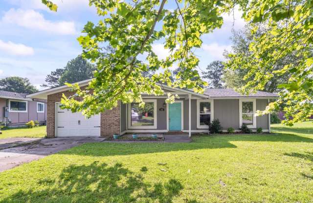 Granite Counters, Large Deck & Huge Backyard – This One Has It All! photos photos