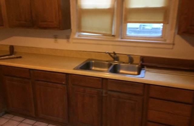 3 Bedroom, 1 Bath Single Family Home located at 917 Kern St Waterloo, IA Gallery 4
