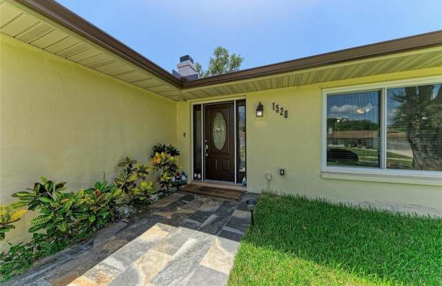 1520 SUNNYHILLS Drive Gallery 2