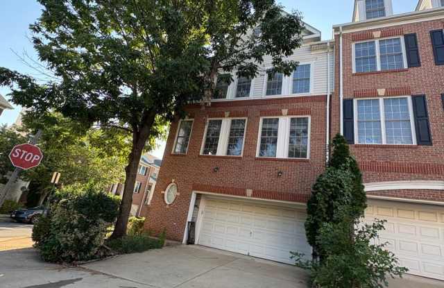 Immaculate 3 Bed 2 Full  2 Half Bath End Unit Townhome In Much Sought After Cascades photos photos
