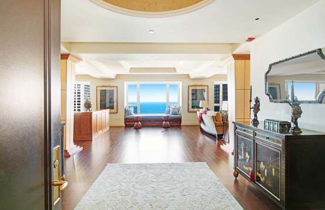 800 N MICHIGAN Avenue Gallery 2