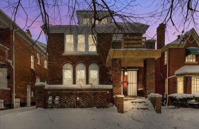 2725 Leslie Street photos photos