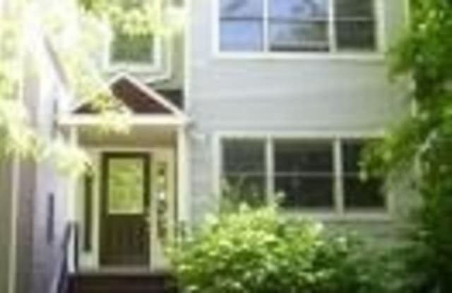 1743 W Nelson St 1 - 1743 West Nelson Street, Chicago, IL 60657