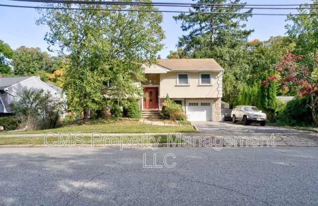 128 Reeve Ave Gallery 1