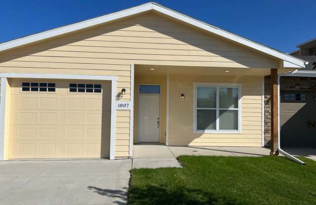 1725 Hillcrest Drive photos photos