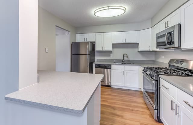 Twin Lake Towers Apartments Gallery 4