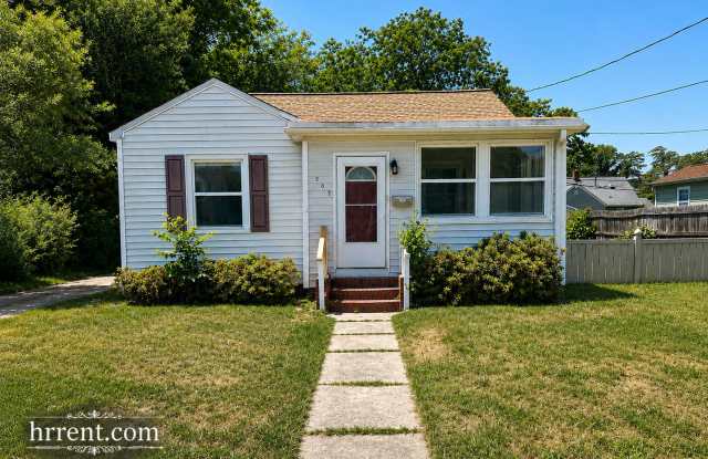 Newly Renovated 2 Bedroom 1 Bathroom Single Family Home located in the Greater Wythe area of Hampton, VA! photos photos