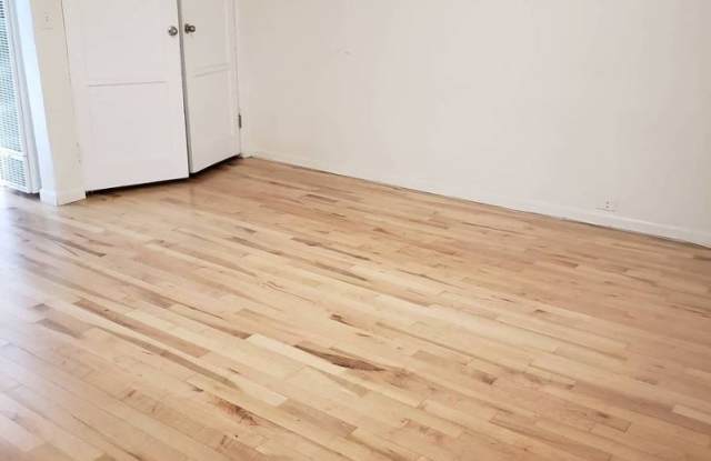 487 1/2 S Roxbury Dr Gallery 2