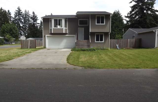 Wonderful Split-Level 3 bedroom 2 bath home Spanaway!!! photos photos