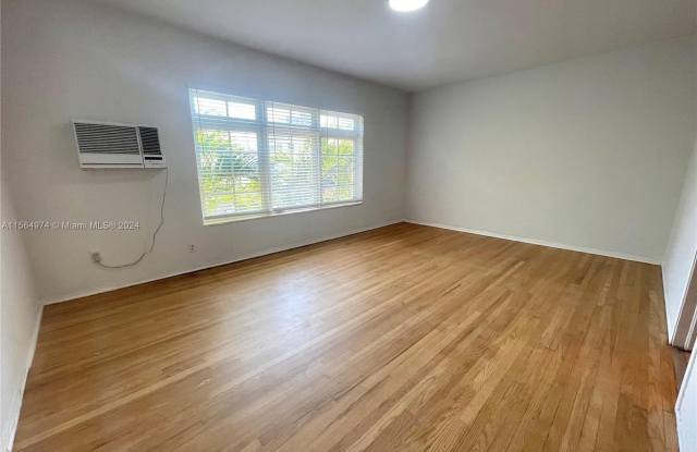 901 7th St - 901 7th Street, Miami Beach, FL 33139