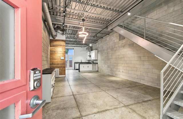 2509 W AZEELE Street Gallery 3