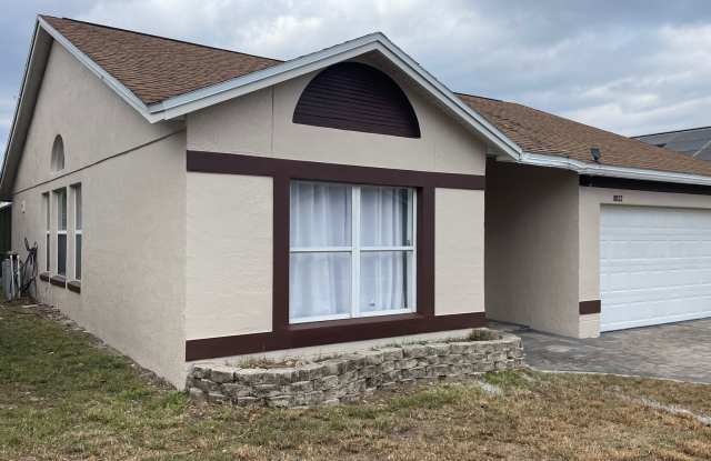 Beautiful 3-bedroom, 2-bath pool home available for rent in Kissimmee for $2,490/month. Gallery 4