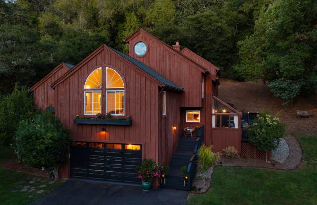 Stunning Mid-Century Modern 5bed/3.5 bath Home on 1.92 acres photos photos