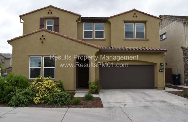 Lovely upgraded Four bedroom w Loft photos photos